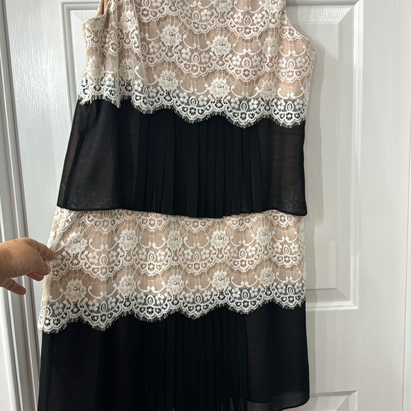 Jessica Simpson sz8 tiered lace pleated flowy dress - Picture 3 of 6
